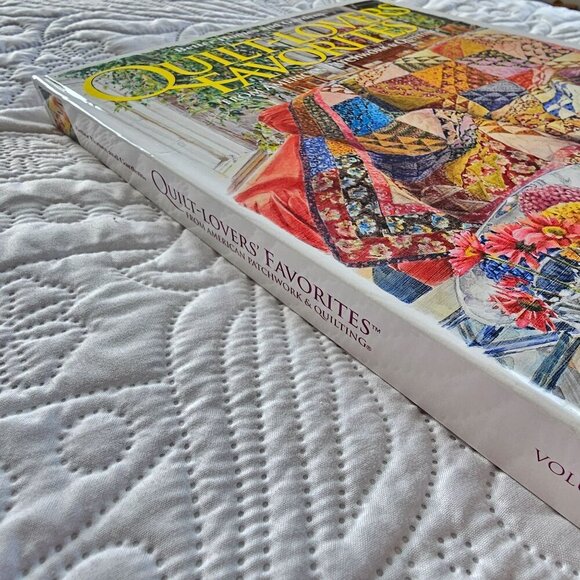 Better Homes & Gardens Quilt-Lovers Favorites Volume 5, Hardcover Spiral Bound - Picture 11 of 13